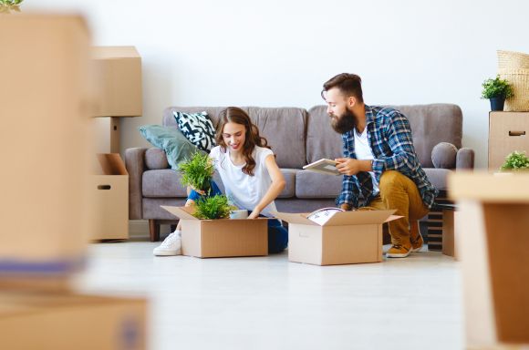 A Couple in Abingdon, VA Unpacking Boxes After Getting Renters Insurance for Their Apartment